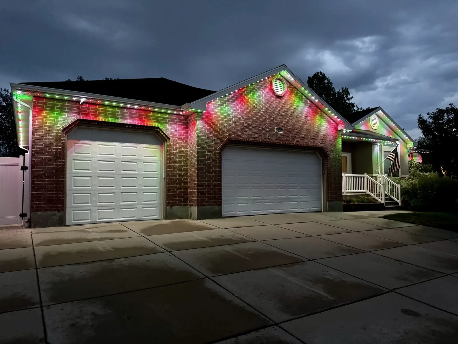 Comparing Permanent Roofline Lighting Companies