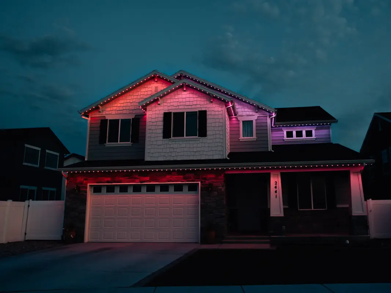 CHIPR LUX permanent roofline lighting on a Syracuse home